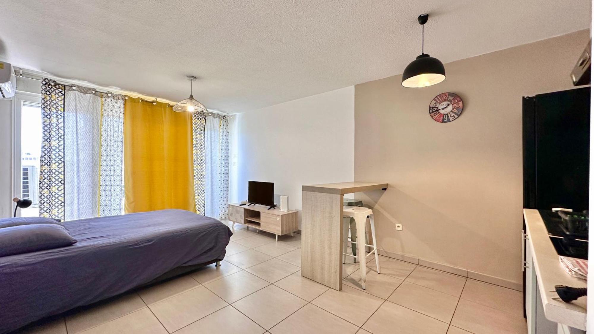 Studio Cosy Tout Equipe - Idealement Situe Saint-Denis Buitenkant foto